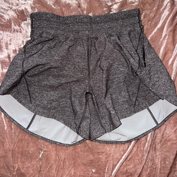 Lululemon Track That High-Rise Lined Short 5” in black&grey - Picture 1 of 7
